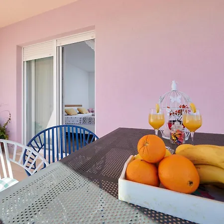 Tomi Apartamento Trogir