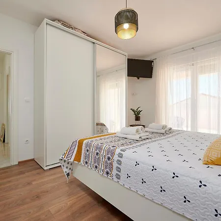 Tomi Apartamento Trogir
