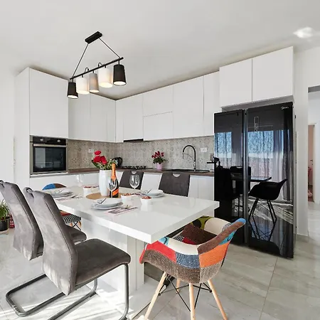 Tomi Apartman Trogir